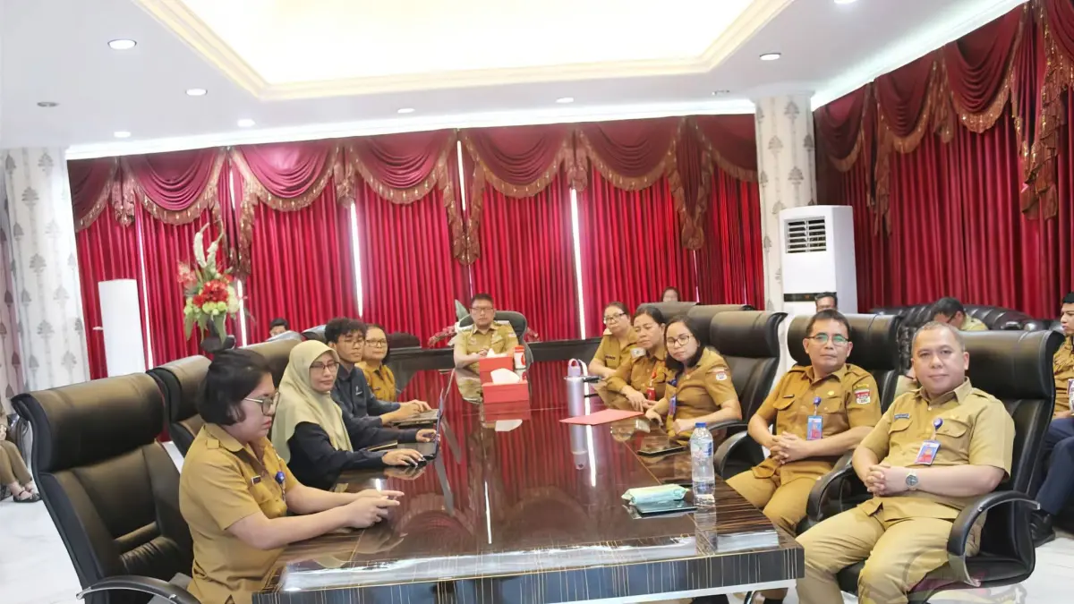 RESMI: Jajaran Pemkab Minsel saat mengikuti Rapat Koordinasi (Rakor) Pengendalian Inflasi secara daring, Senin (13/4), dari Kantor Bupati Minsel.