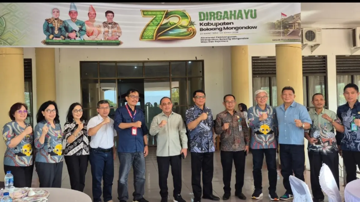 Bupati Bolmong dan pejabat Bolmong, foto bersama pimpinan Pascasarjana Unsrat