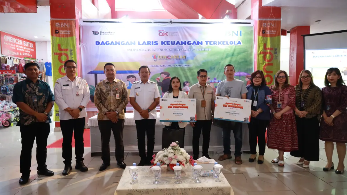 Kepala OJK SulutGo Robert Sianipar bersama Jajaran Manajemen Perbankan di Sulut. 
