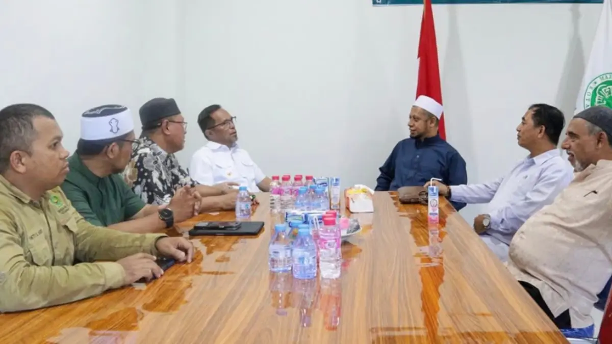 Wakil Wali Kota Manado saat berdiskusi  dengan Ketua MUI dan jajaran, Rabu (15/4)