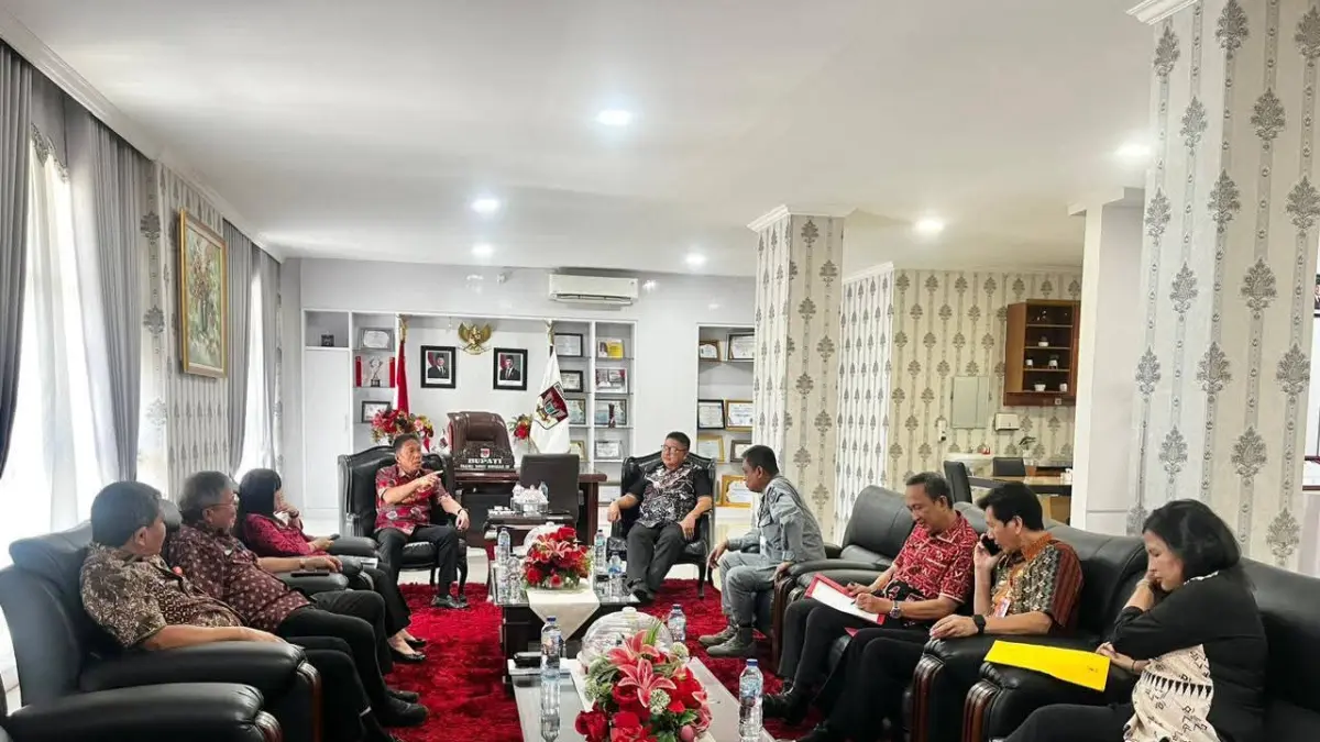 SINERGI: Bupati Minahasa Selatan, Franky Donny Wongkar, bersama Wakil Bupati, Theodorus Kawatu, menghadiri Rapat Koordinasi lintas sektor yang digelar di Kantor Bupati Minahasa Selatan.