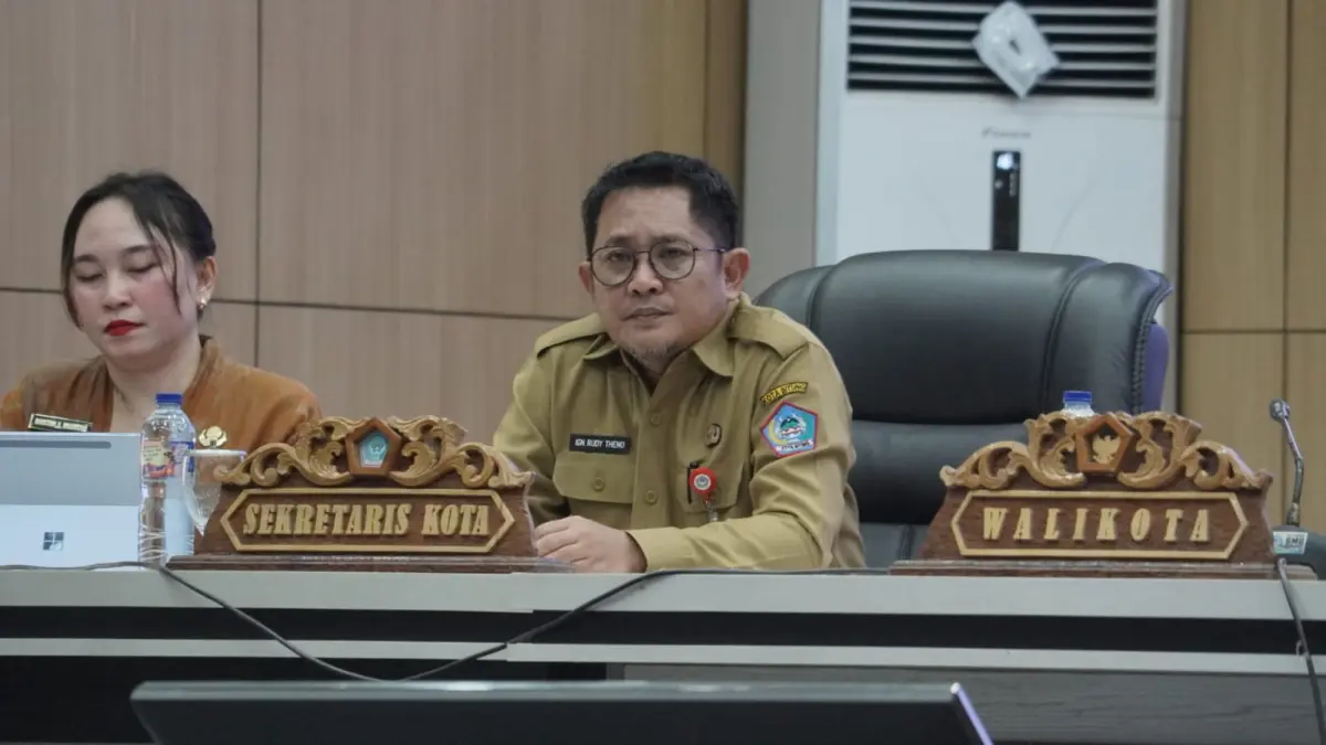 Sekkot Bitung Ir Ign Rudy Theno ST MT di sela kegiatan sosialisasi manajemen ASN dan penerapan manajemen talenta.(Dok Istimewa)