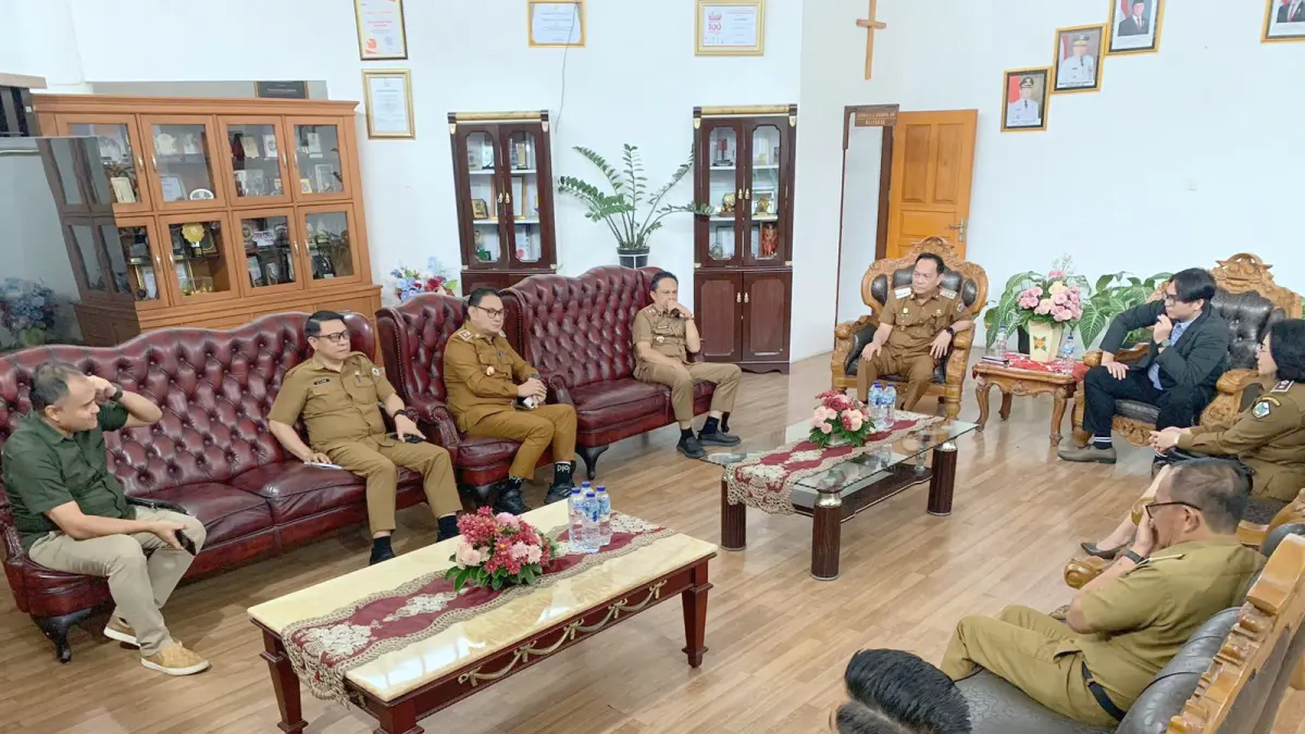 Suasana audiens Utusan Khusus Duta Besar Seychelles untuk Indonesia, Joshua Somba bersama jajaran Pemkot Tomohon dipimpin Wali Kota Caroll Senduk. Dok istimewa 