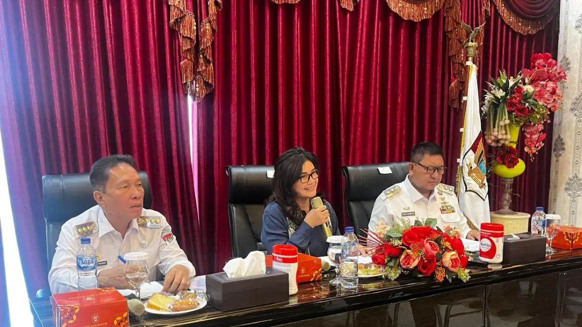 RESMI: Bupati Minahasa Selatan, Franky Donny Wongkar (FDW), mendampingi langsung Ketua Komisi IX DPR RI, Felly Estelita Runtuwene, saat melakukan peninjauan mendalam di RSUD Amurang, Kecamatan Amurang Barat, Rabu (22/4).