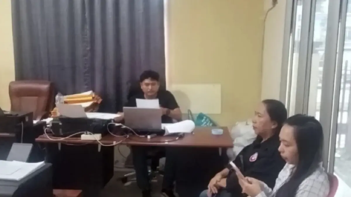 Tim hukum Wenny Lumentut. 