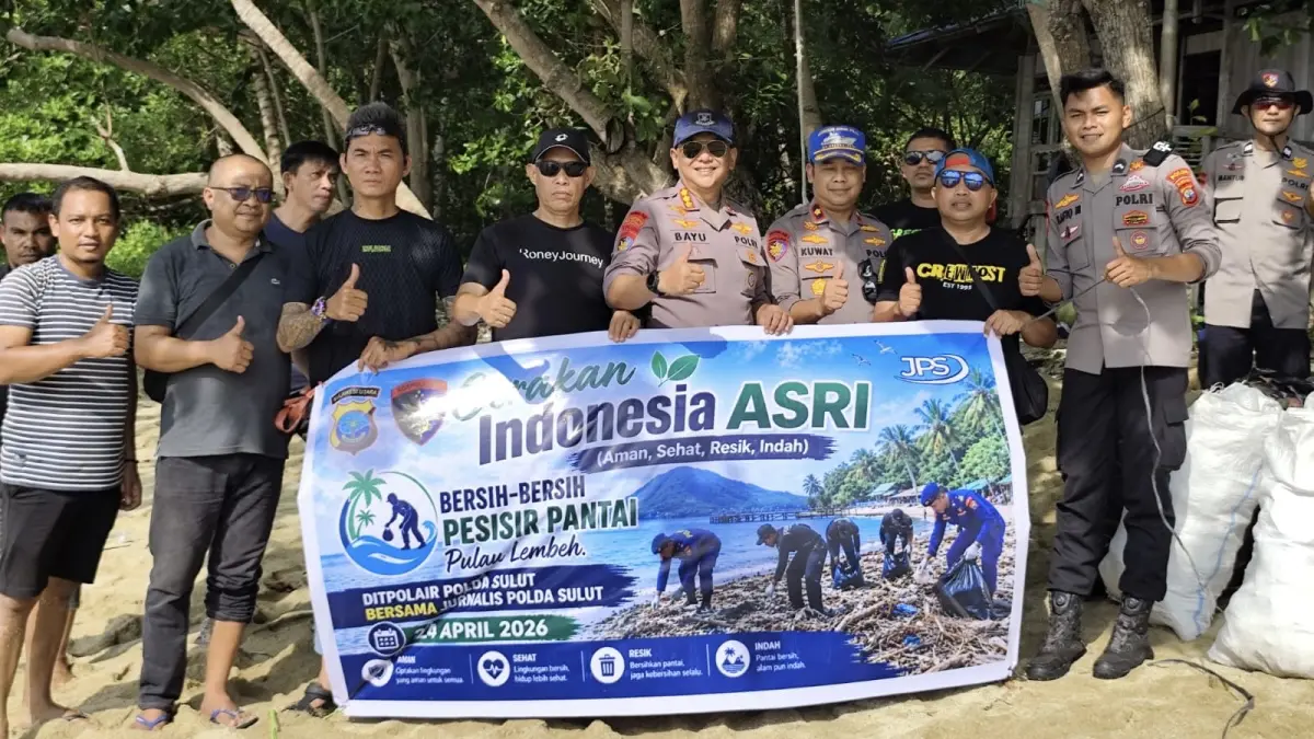 Upaya menjaga kebersihan pesisir ditunjukkan Direktorat Polisi Perairan dan Udara (Polairud) Polda Sulawesi Utara bersama Jurnalis Polda Sulut (JPS), dengan menggelar aksi bersih pantai di kawasan Pantai Serena, Pulau Lembeh, Kota Bitung, Jumat (24/04/2026).