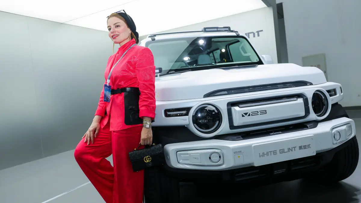 Beragam versi kustom V23 dan V27 turut dipamerkan di booth, menegaskan pendekatan iCAR terhadap personalisasi dan modifikasi.