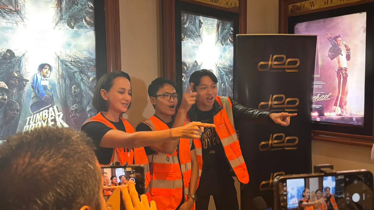 Kiesha Alvaro besama Cast & Sutradara Film Tumbal Proyek