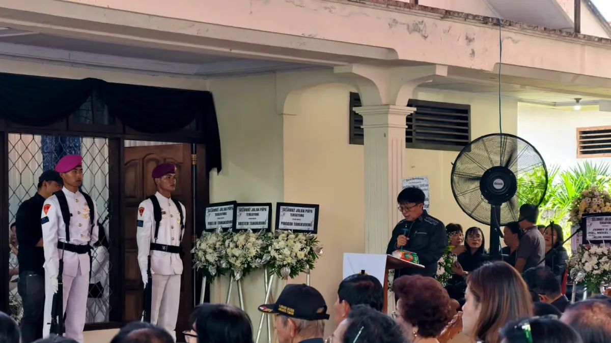 Sekretaris Daerah Kabupaten Minahasa Utara Novly Wowiling saat membacakan sambutan Bupati Minahasa Utara.