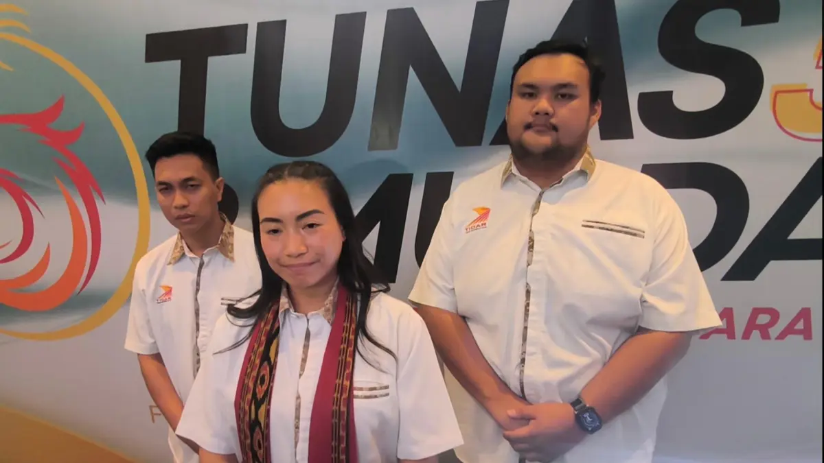 Ketum TIDAR Rahayu Saraswati Djojohadikusumo (tengah) didampingi Ketua TIDAR Sulut demisioner Tommy Parasan (kiri) dan Standius Bara Prima, Ketua TIDAR Sulut terpilih (kanan)