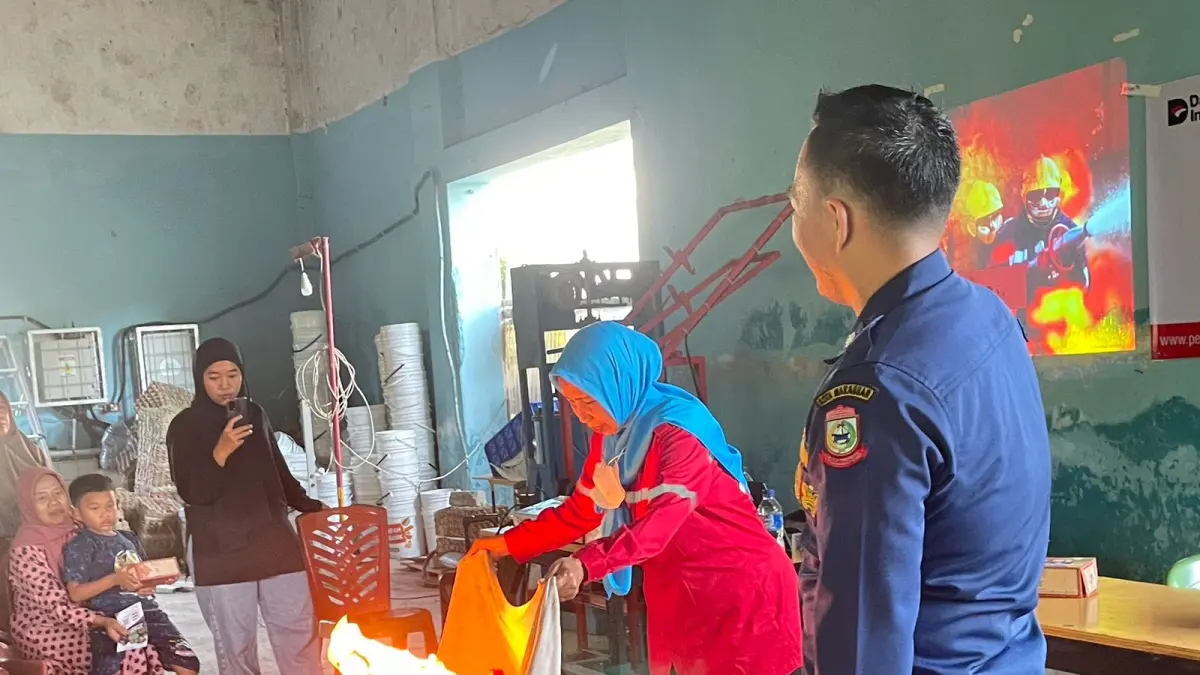 Pertamina Patra Niaga Regional Sulawesi IT Makassar Gelar Pelatihan Penggunaan APAR untuk Masyarakat