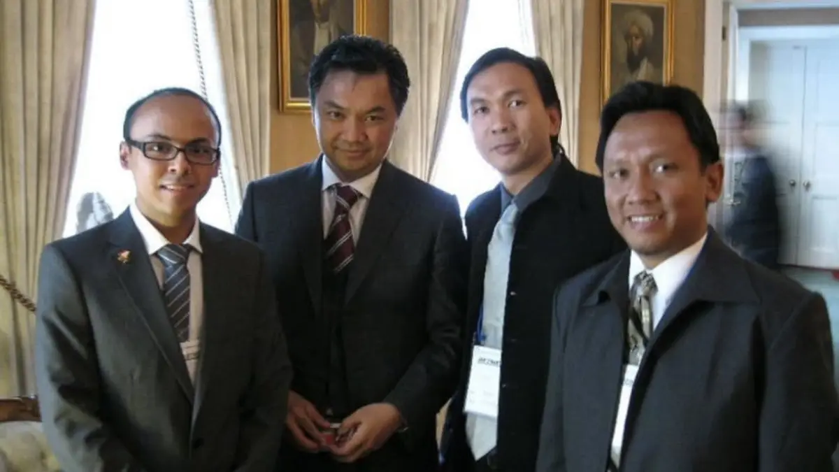 Unggahan foto Dino Patti Djalal saat berada di Kongres PPI Dunia di London, tampak hadir Febry Dien juga di momen tersebut