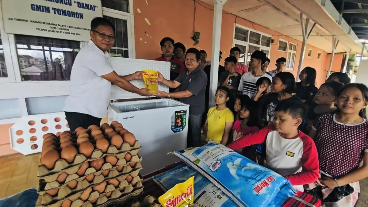 Kepedulian terhadap warga kurang mampu kembali ditunjukkan Kapolda Sulawesi Utara, Roycke Langie. Melalui aksi sosial yang digelar Selasa (28/4/2026), bantuan bahan pokok hingga perangkat pendingin disalurkan ke sejumlah panti asuhan di wilayah Manado dan Minahasa.