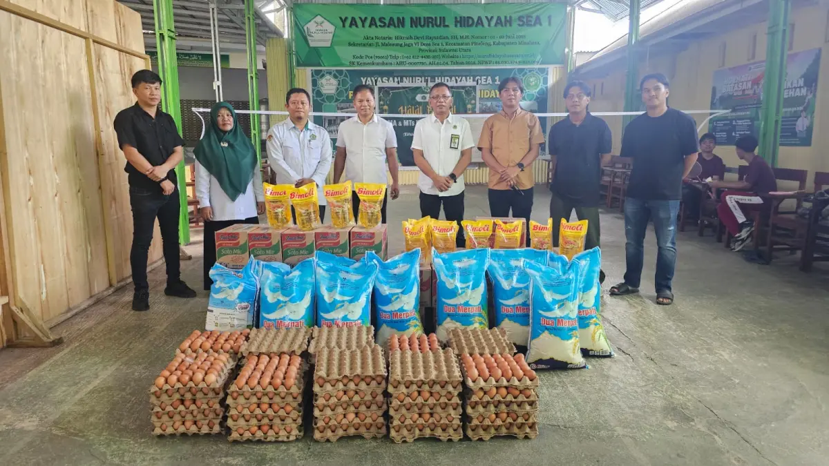 Kepedulian terhadap warga kurang mampu kembali ditunjukkan Kapolda Sulawesi Utara, Roycke Langie. Melalui aksi sosial yang digelar Selasa (28/4/2026), bantuan bahan pokok hingga perangkat pendingin disalurkan ke sejumlah panti asuhan di wilayah Manado dan Minahasa.