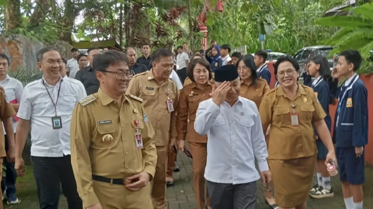 Wakil Menteri Pendidikan Dasar dan Menengah saat berkunjung di salah satu sekolah di Manado beberapa waktu lalu