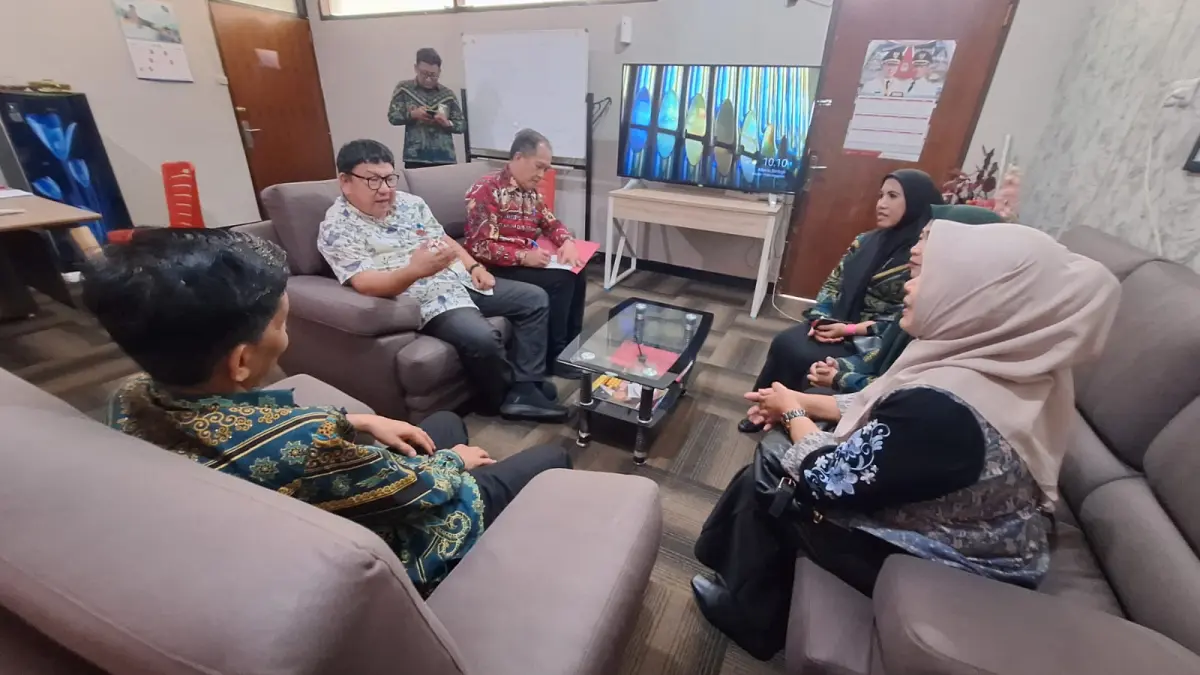 Dinas Kependudukan dan Pencatatan Sipil (Disdukcapil) Kota Manado saat menerima kunjungan Pengadilan Agama (PA) Manado, Kamis (30/4)