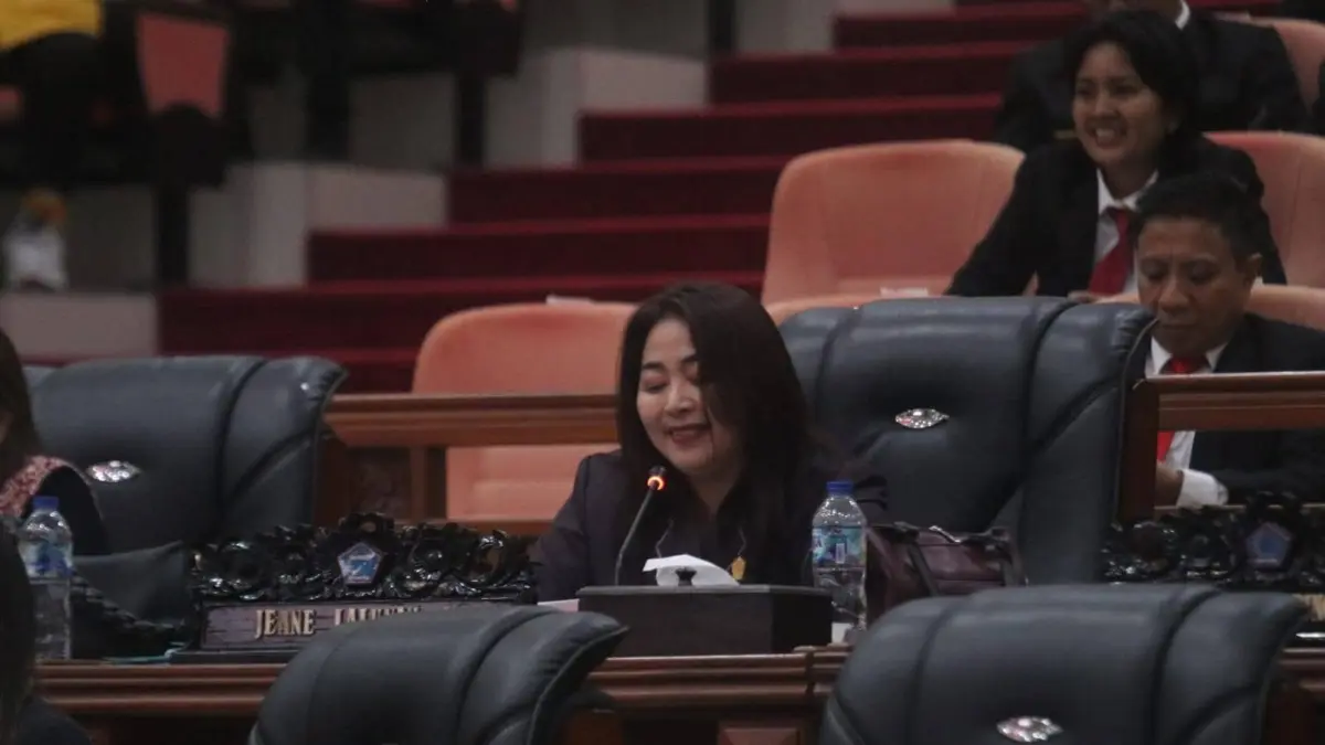 Laporan reses Dapil Manado oleh Jeane Laluyan.