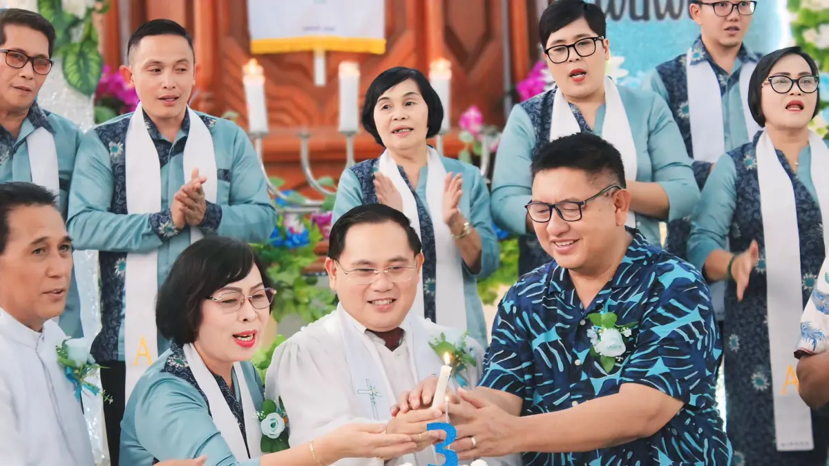SYUKUR: Perayaan Hari Ulang Tahun (HUT) ke-3 Jemaat GMIM Anugerah Wuwuk, Jumat (1/5).