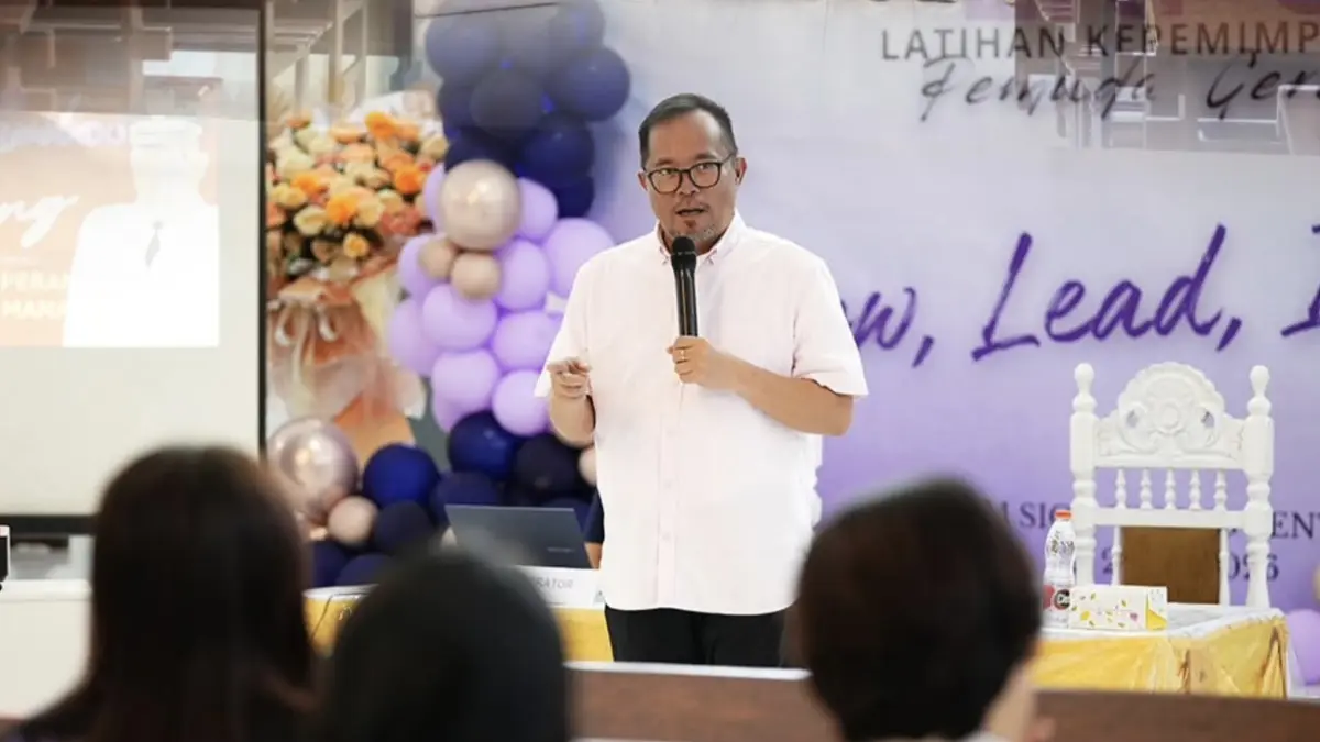 Wakil Wali Kota saat memberikan materi dalam kegiatan LKPG yang digelar oleh Pemuda Sion Teling Sentrum