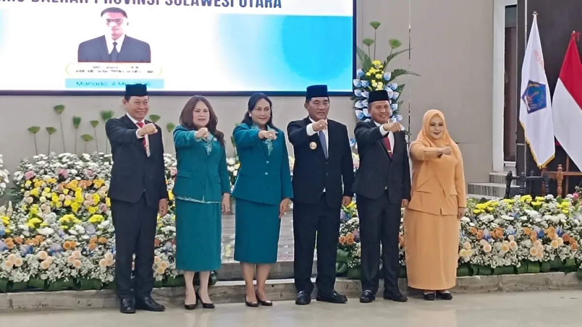 Gubernur Yulius Selvanus, Wagub Victor Mailangkay dan Sekprov Tahlis Gallang di aula Mapalus