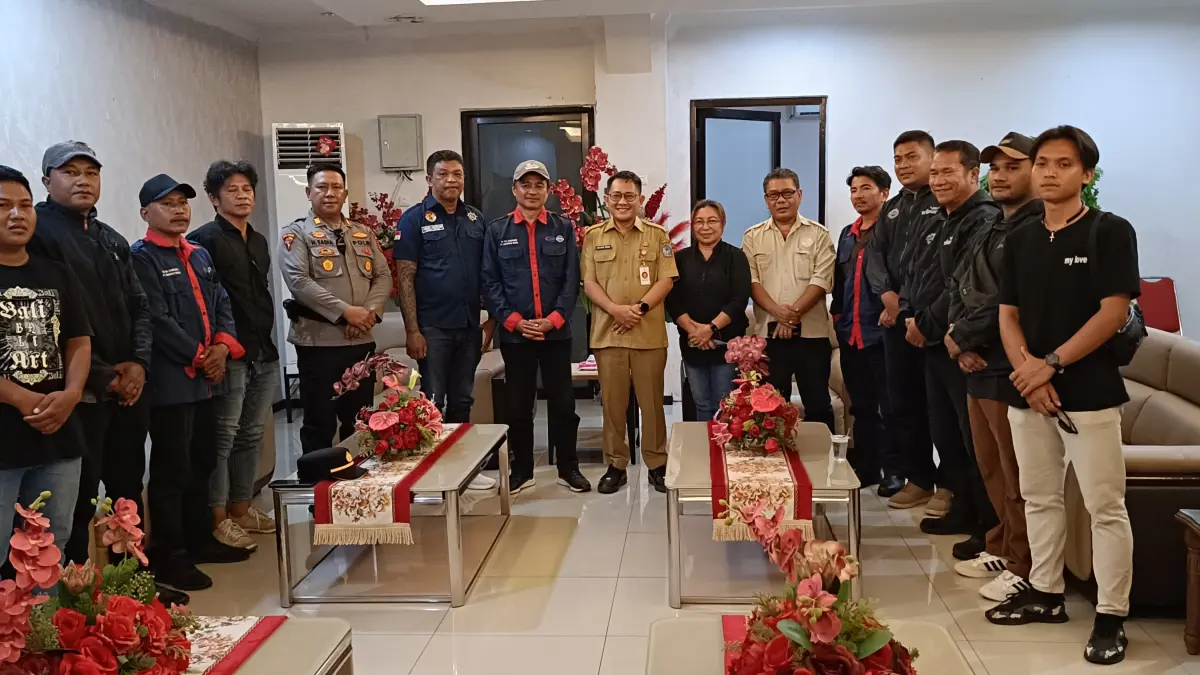 Pemkot Bitung saat menerima aksi unjuk rasa dari sejumlah organisasi buruh.(Dok Istimewa)