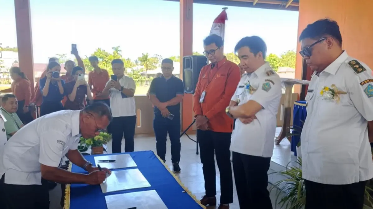 Bupati Michael Thungari (Kedua dari kanan) dan Wabup Tendris Bulahari (Paling Kanan) saat menghadiri pencanangan Desa Cinta Statistik di Kampung Pokol Tamako, Kabupaten Sangihe, Rabu (06/05/26).