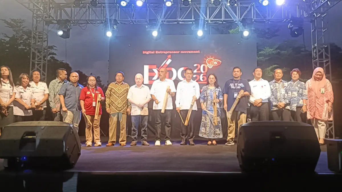 Wali Kota Bitung Hengky Honandar menghadiri sekaligus membuka pelaksanaan STIE Petra UMKM Expo 2026.(Dok Istimewa)