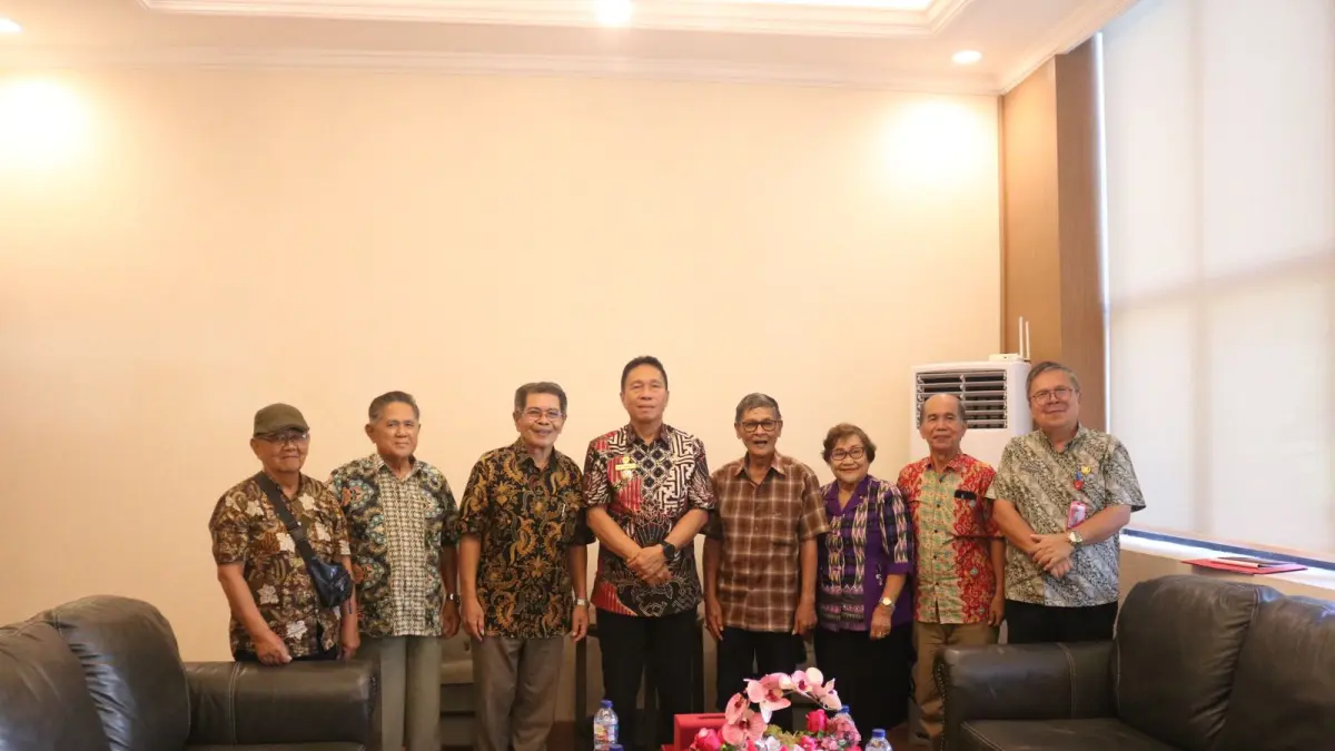 PERKUAT KEMITRAAN: Pengurus&nbsp;Persatuan Wredatama Republik Indonesia Kabupaten Minahasa Selatan bertemu Bupati Minsel Franky Donny Wongkar Kamis (7/5), di Kantor Bupati Minsel.