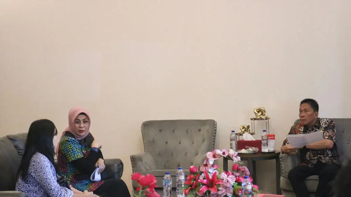 SINERGI: Bupati Minahasa Selatan, Franky Donny Wongkar, menerima kunjungan Kepala Kantor Pertanahan Kabupaten Minahasa Selatan, Heddy, Kamis (7/5), di Kantor Bupati Minahasa Selatan.