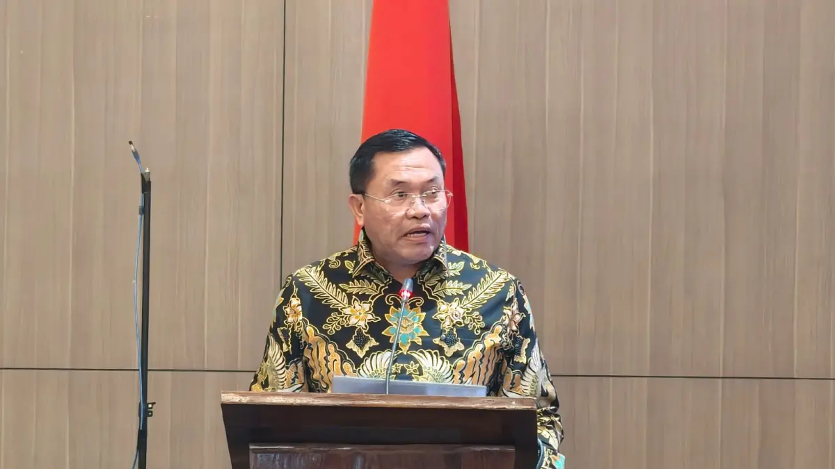 Wakil Kepala BGN Bidang Operasional Pemenuhan Gizi, Irjen Pol (Purn) Sony Sanjaya saat melakukan arahan dalam rapat konsolidasi BGN di Hotel Sentra Minut. 
