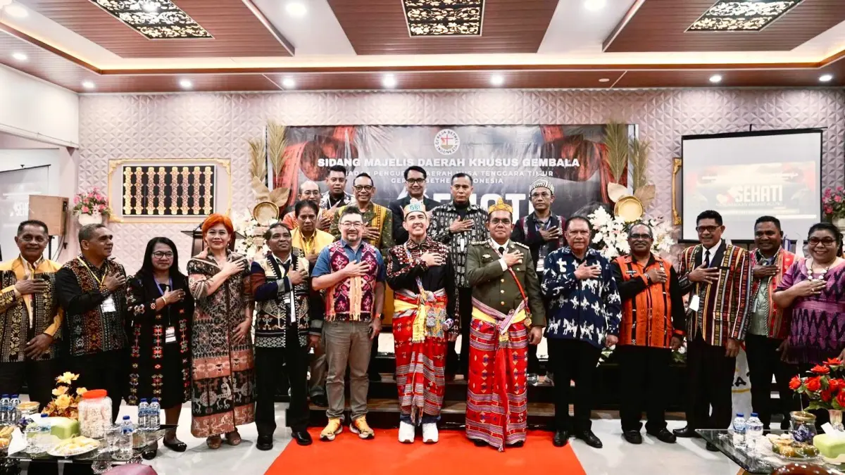 SUKACITA MELAYANI: Pdt Dr Gilbert Lumoindong kembali menunjukkan komitmennya dalam pelayanan rohani dengan menghadiri Sidang Majelis Daerah Gereja Bethel Indonesia (GBI) Nusa Tenggara NTT yang berlangsung penuh sukacita dan kebersamaan di Nusa Tenggara Timur.&nbsp;