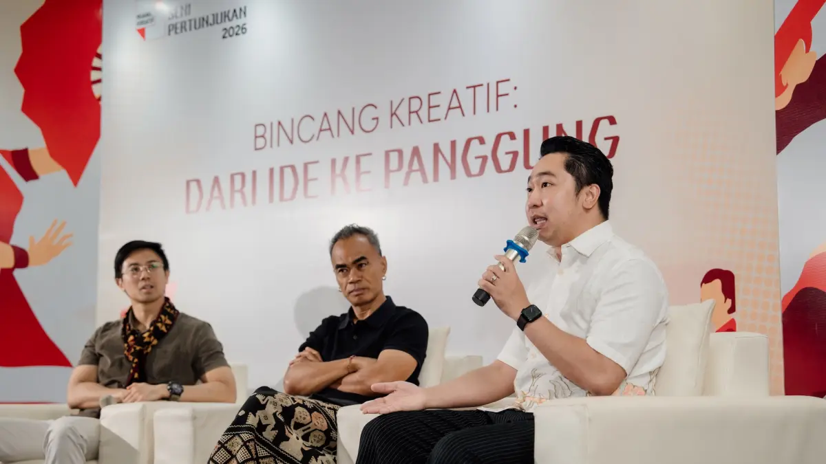 (kanan) Billy Gamaliel, Program Manager Bakti Budaya Djarum Foundation