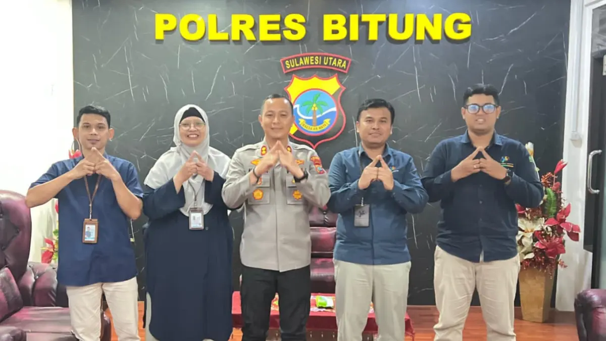 Kapolres Bitung AKBP Albert Zai menerima kunjungan Kepala BPS Bitung dan jajaran di ruang kerjanya.(Dok Istimewa)