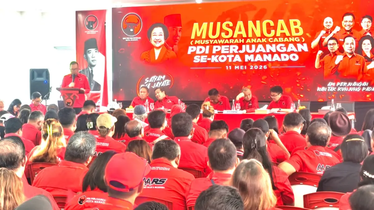 Ketua DPC PDIP Manado saat menyampaikan laporan dalam kegiatan Musyawarah Anak Cabang, Senin (11/5) di Kantor DPC