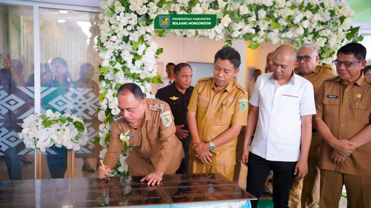 Penandatanganan prasasti RS Pratama