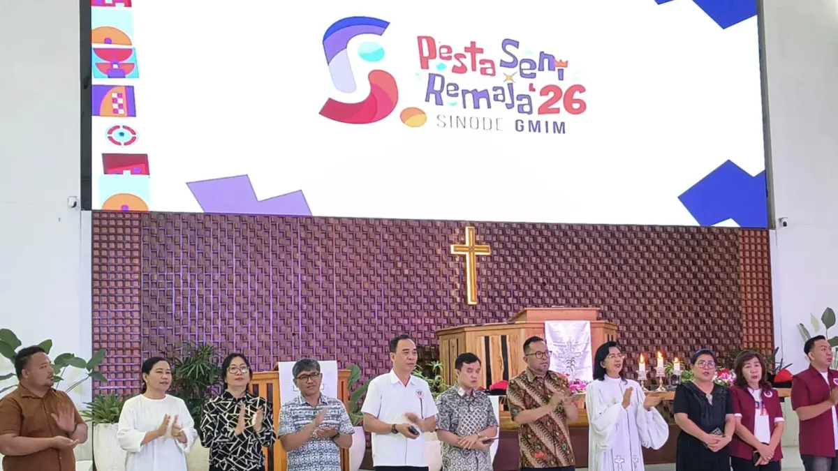 SEMANGAT: Panitia pelaksana dan sebagian Komisi Pelayanan Remaja Sinode GMIM di ibadah pencanangan dan launching Logo PSR 2026