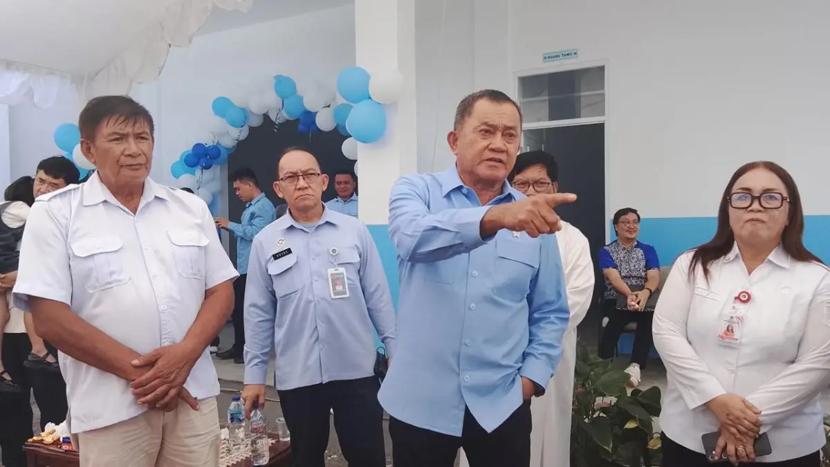 Lodewyk Pusung selaku Wakil Kepala BGN saat meresmikan SPPG Langowan Barat.