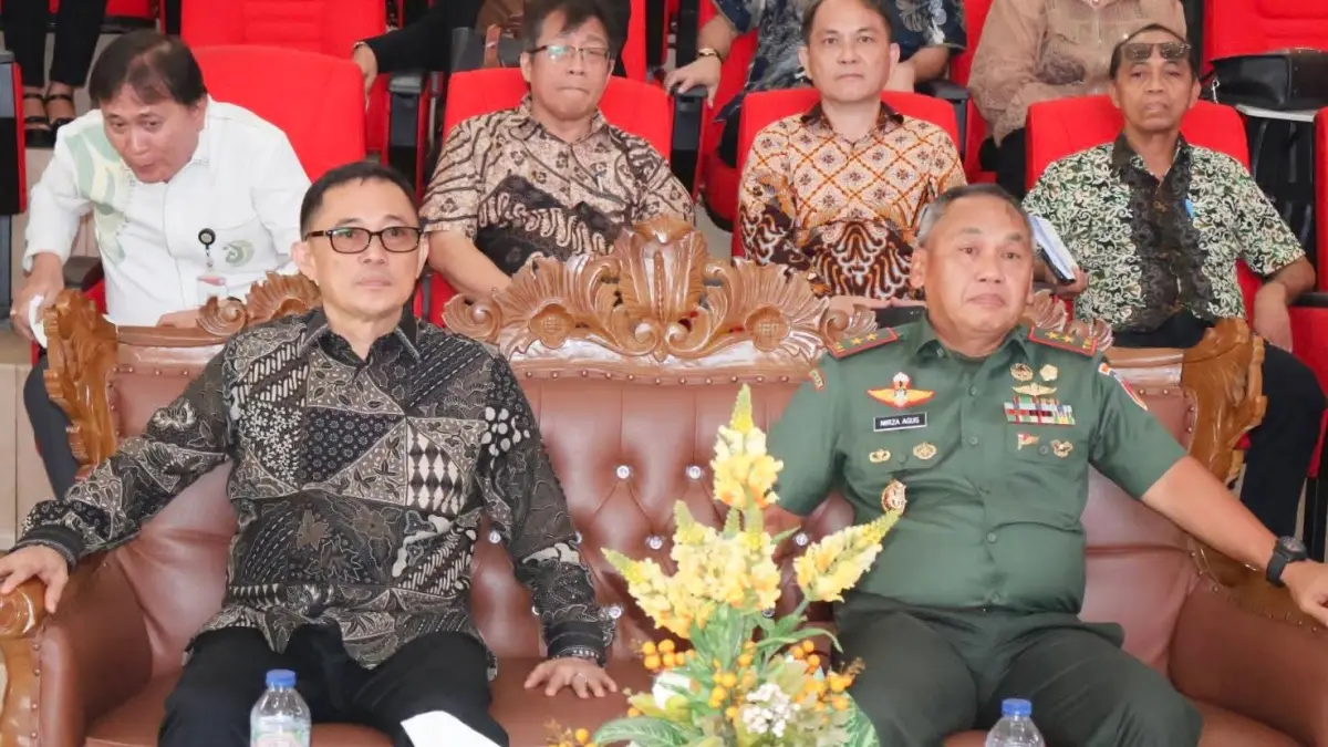 Rektor Prof Berty Sompie bersama Pangdam Mayjen TNI Mirza Agus di Momentum Ibadah Paskah Kampus Tumou Tou&nbsp;