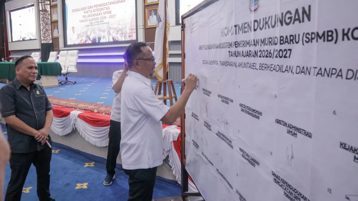 Wawali lakukan penandatanganan komitmen penyelenggaraan Sistem Penerimaan Murid Baru (SPMB) Tahun Ajaran 2026/2027, Rabu (13/5).