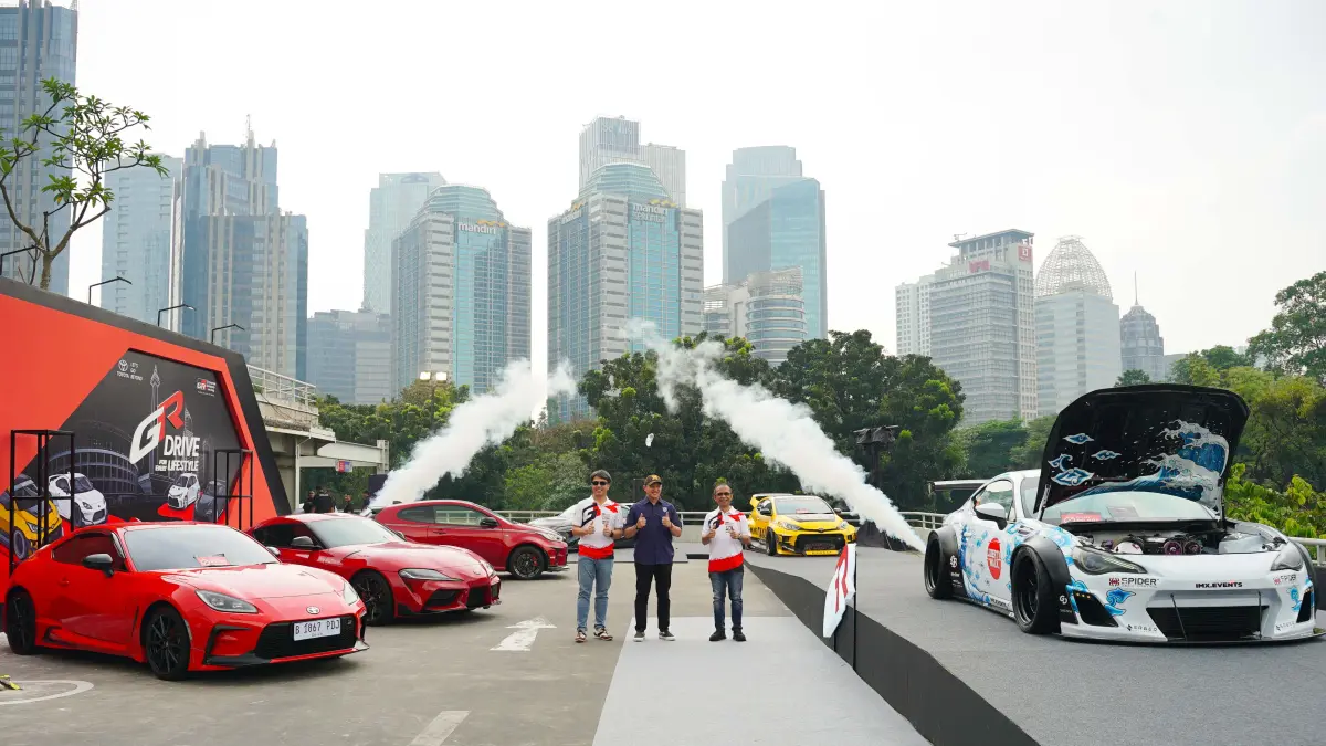 Ratusan mobil modifikasi tampil dalam Toyota GR Car Meet 2026 di Parkir Timur GBK Senayan, Jakarta, Sabtu (16/5/2026)