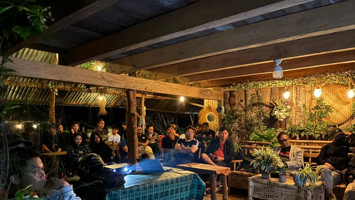 Kebersamaan dan kepedulian kaum muda terasa dalam nobar film dokumenter Pesta Babi di Langowan
