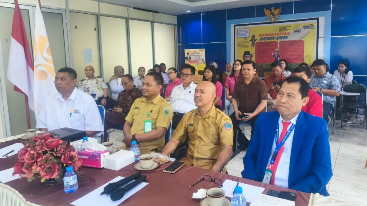 Kepala BP3MI Sulawesi Utara Syachrul Afriyadi bersama stekholder terkait saat mengikuti lauching Gerakan Nasional Migran Aman secara virtual
