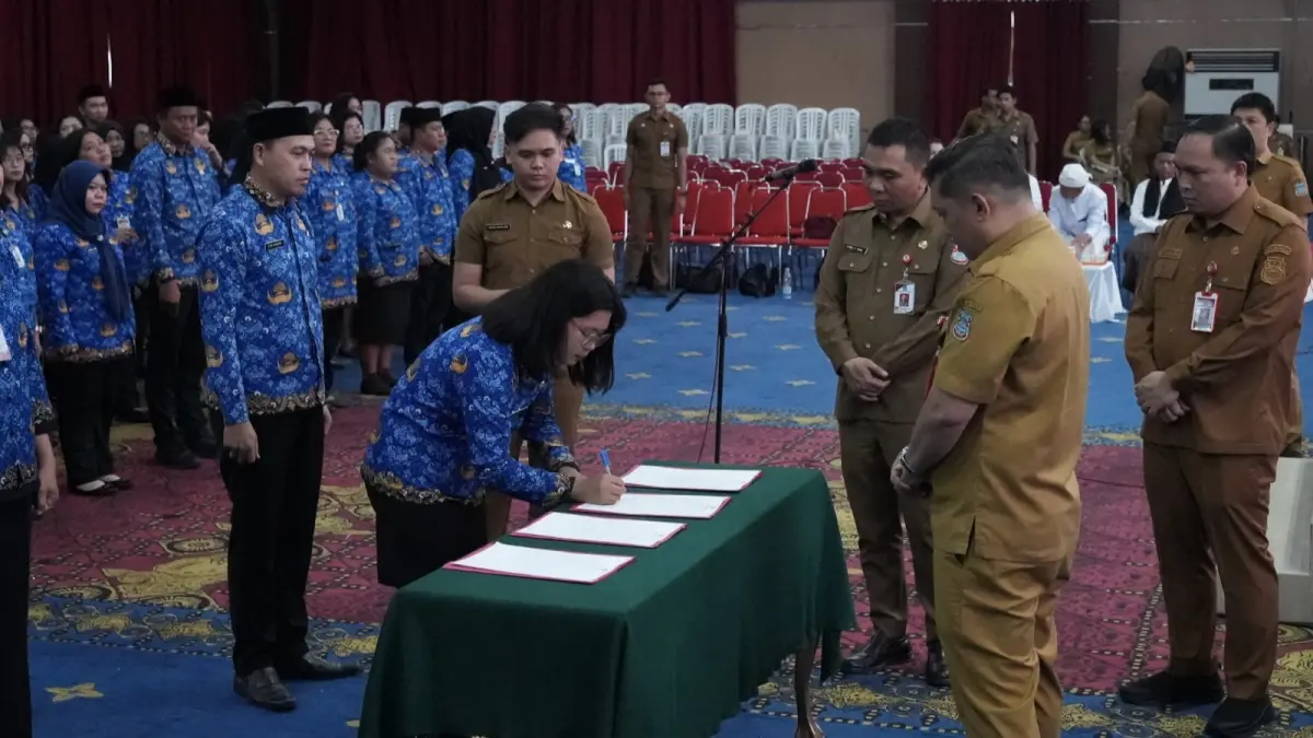 Pengambilan Sumpah/Janji dalam Jabatan Fungsional PPPK Pemkot Manado, Senin (18/5) di Aula Serbaguna Kantor Wali Kota