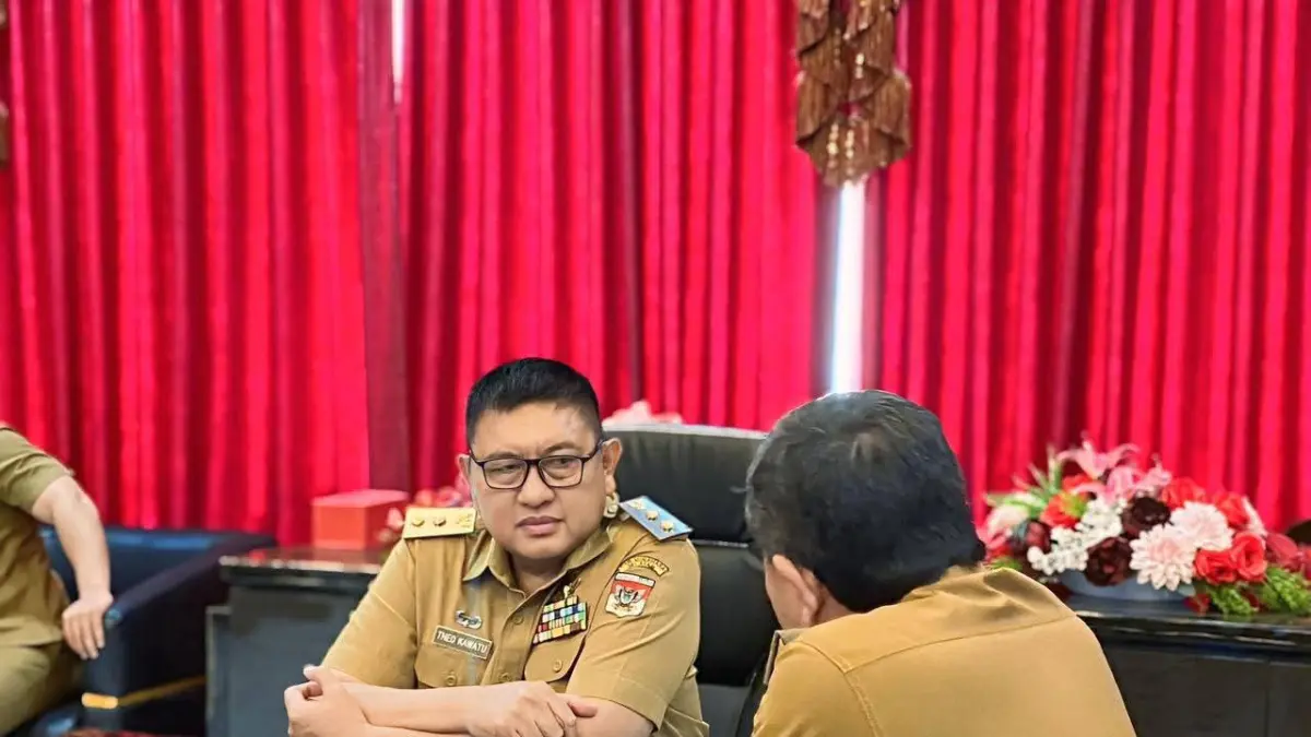 RESMI: Wakil Bupati Minsel, Brigjen TNI (Purn.) Theodorus Kawatu, S.I.P., mengikuti secara daring Rapat Koordinasi (Rakor) Pengendalian Inflasi Daerah Tahun 2026 langsung dari Kantor Bupati, Senin (18/5).