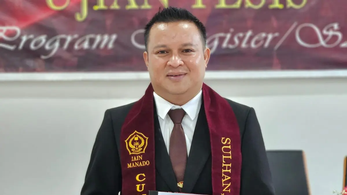 PATUT DICONTOH: Pimpinan DPRD Kabupaten Bolmong Sulhan Manggabarani S.E, S.H, M.H, lulus ujian tesis master hukum.