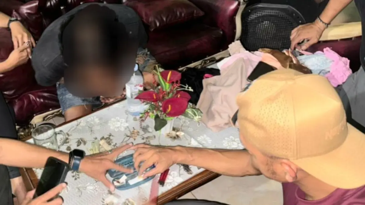 Tim Opsnal Satresnarkoba saat mengamankan pengedar sabu bersama barang bukti.(Dok Istimewa)