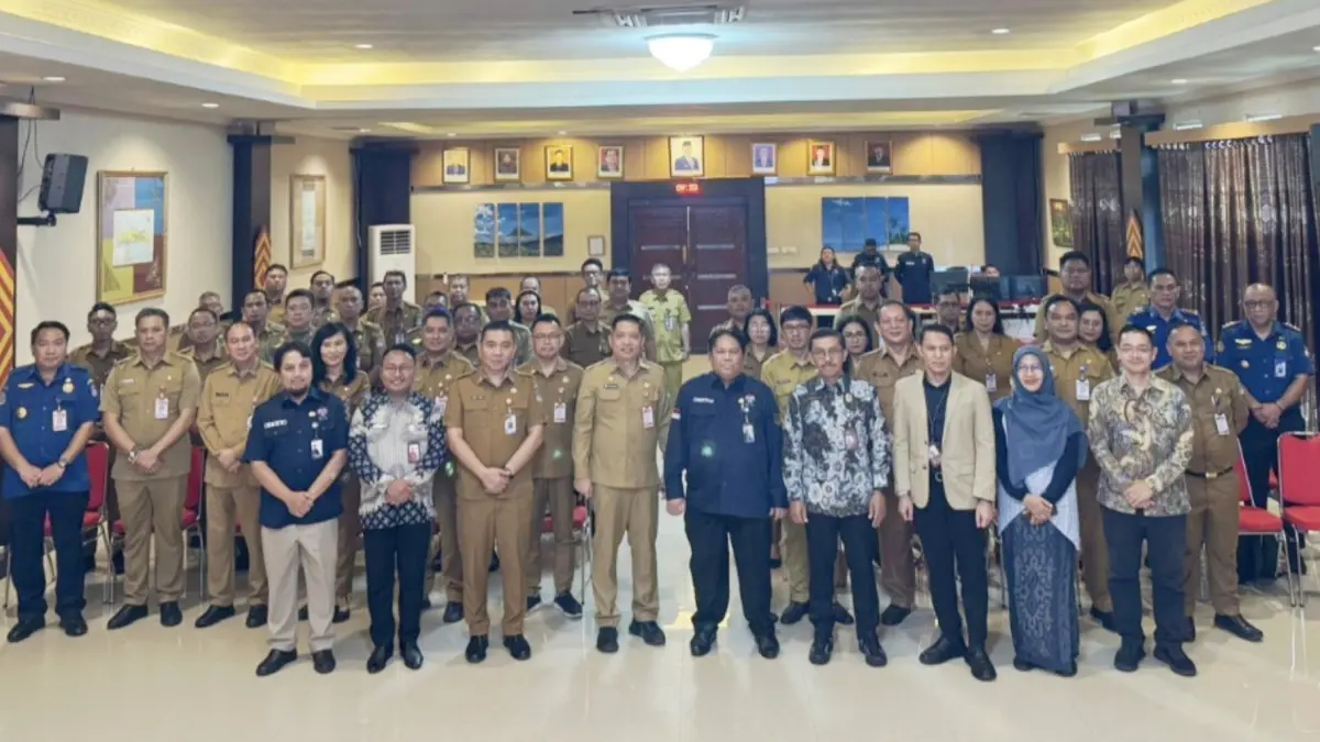 UJI: Foto bersama usai pembukaan kegiatan penilaian kompetensi ASN Pemkot Manado di Kantor Regional XI Badan Kepegawaian Negara (BKN), Selasa (19/5).