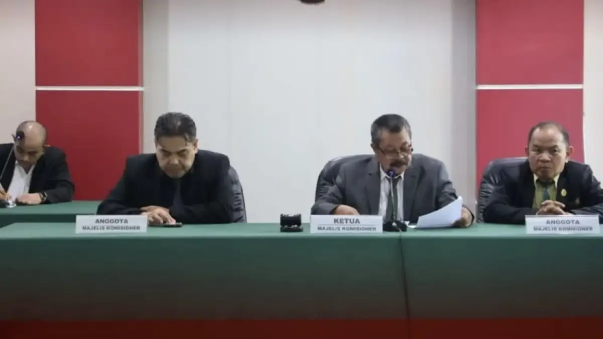 Sidang sengketa informasi publik di Komisi Informasi Publik.
