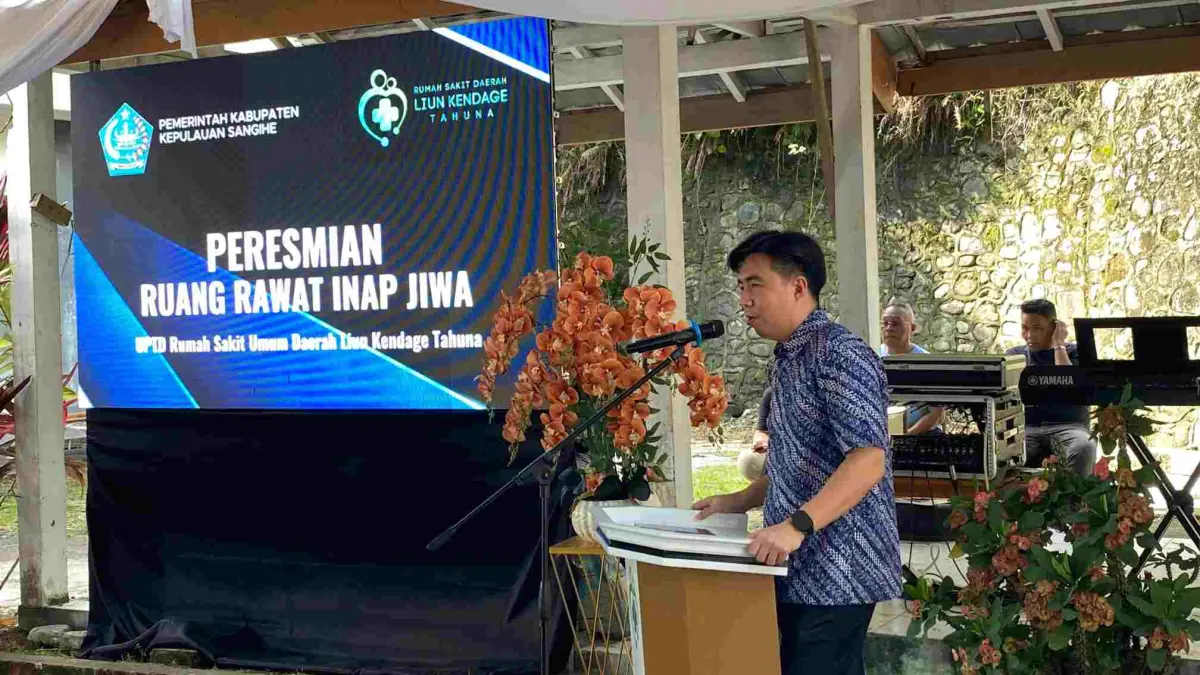 Bupati Michael Thungari saat meresmikan ruang rawat inap jiwa RSD Liung Kendage, Tahuna, Kamis (21/05/26).