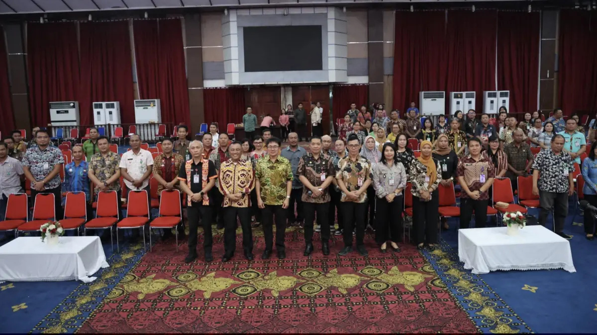 INGATKAN: Foto bersama usai rapat koordinasi Pertanahan di Ruang Serbaguna Kantor Pemerintah Kota, Kamis (21/5) yang dihadiri Wali Kota dan jajarannya